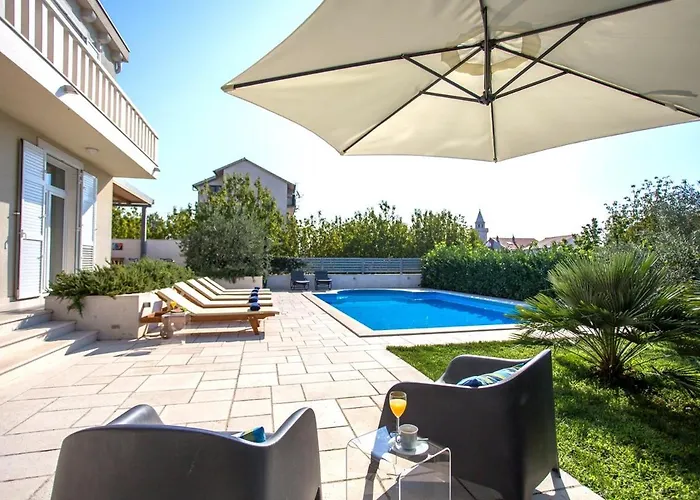 Villa Rotondo-charming Few Steps From Kaštela
