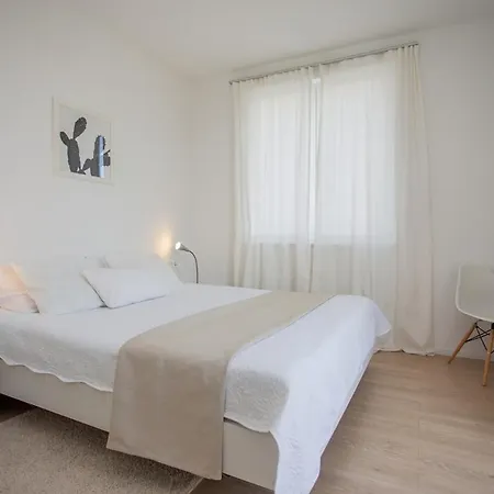 Villa Rotondo-charming Few Steps From Kaštela