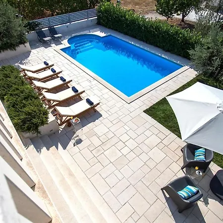 Rotondo-charming Few Steps From * Kaštela