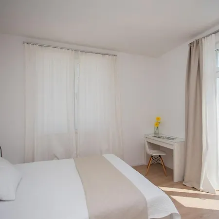 Rotondo-charming Few Steps From