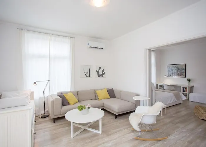 Rotondo-charming Few Steps From *
